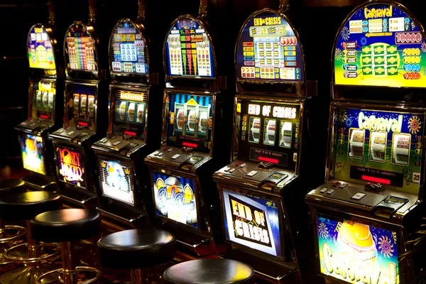Live dealer and sportsbook interface on kingbet login